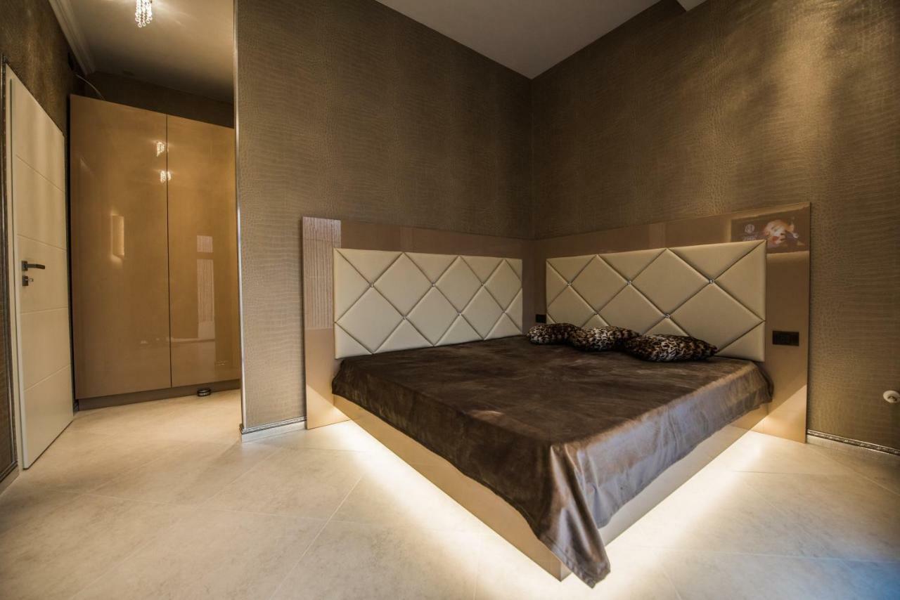 H & V Residence - Diamond Bungalow Apartment Arad Ngoại thất bức ảnh