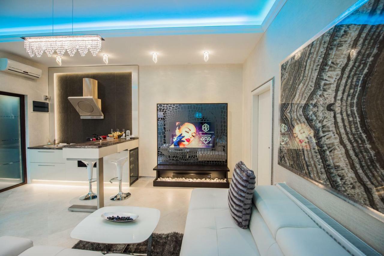 H & V Residence - Diamond Bungalow Apartment Arad Ngoại thất bức ảnh